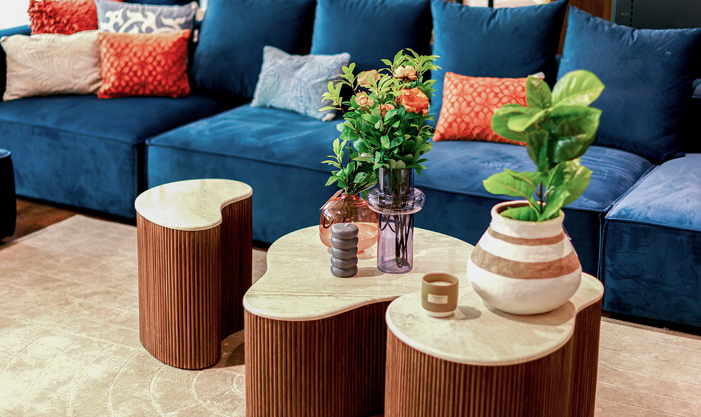 Stylish decoration pieces that transform your space and reflect your unique style.